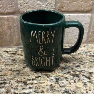 🆕 RAE DUNN Green Merry & Bright Mug